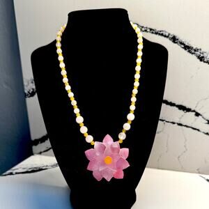 Pink Mother of Pearl Flower Pendant Beaded Quartz Statement Necklace